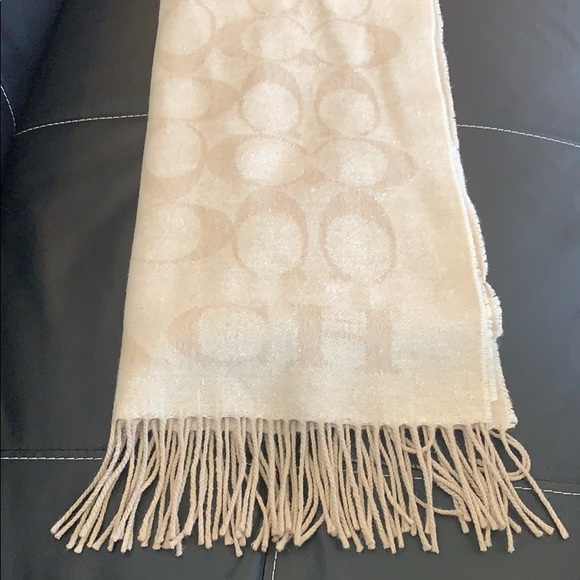 Signature Coach Scarf - Picture 4 of 5